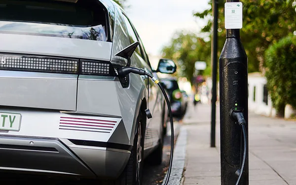 ubitricity rolls out Smart Charging to UK Electric vehicle charge point network