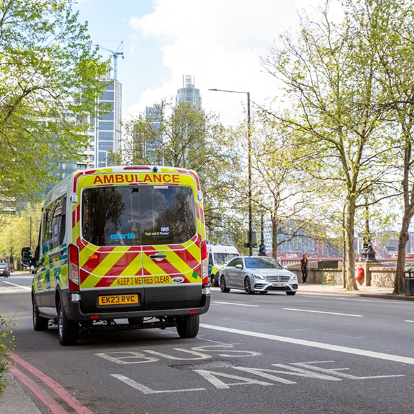Non-emergency ambulances, police cars and fire vehicles to use TfL bus lanes