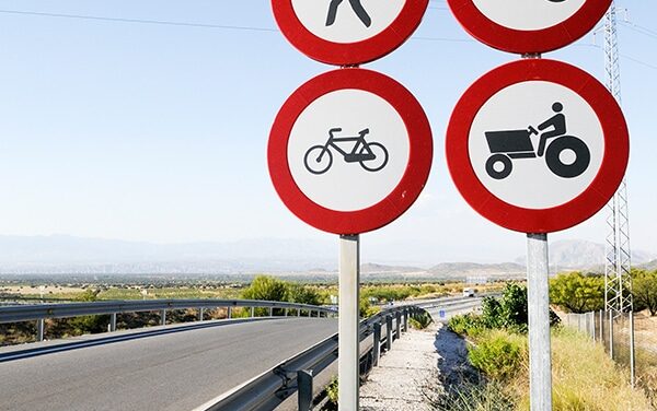 13 strange European road signs you should not ignore