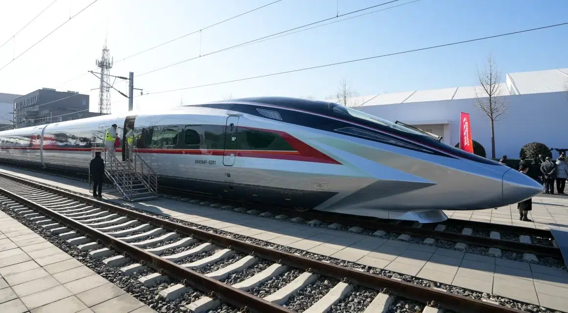 China Unveils the World’s Fastest Train – You Won’t Believe How Fast It Goes!